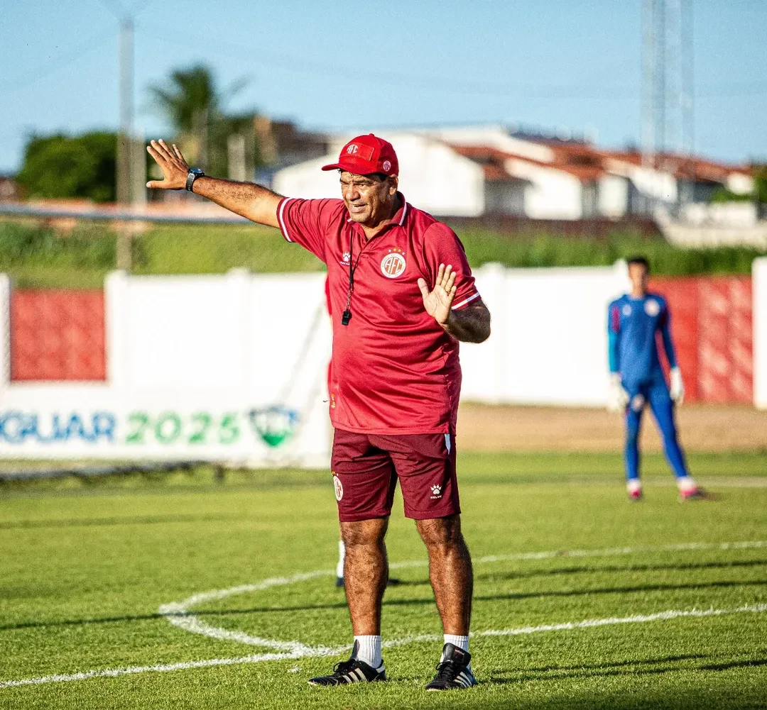 MOACIR JUNIOR TREINADOR