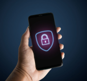 Medidas simples podem ajudar a proteger os dados no celular em caso de furto ou roubo (Imagem: dednuel images | Shutterstock)