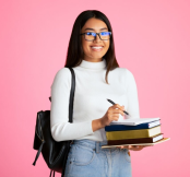 Estudar os temas recorrentes pode ajudar a garantir uma boa nota (Imagem: fizkes | Shutterstock)