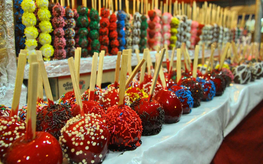 Festa das Neves: você sabe qual a origem da maça do amor?